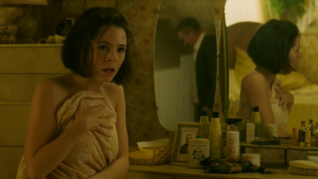 Elaine Cassidy nude - And When Did You Last See Your Father (2007)