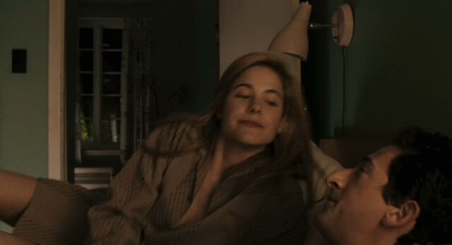 Diane Lane sexy, Caroline Dhavernas sexy - Hollywoodland (2006)