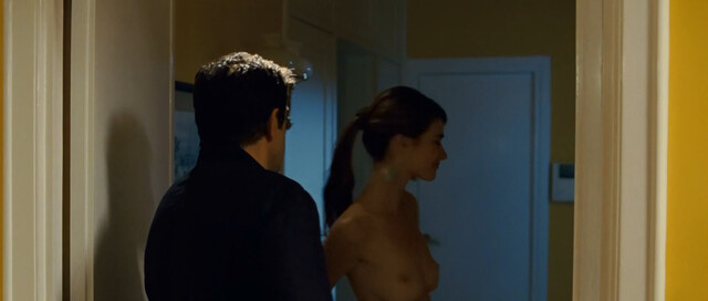 Nadir Caselli nude, Giulia Greco sexy, Micaela Ramazzotti sexy - Posti in piedi in paradiso (2012)