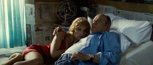 Nadir Caselli nude, Giulia Greco sexy, Micaela Ramazzotti sexy - Posti in piedi in paradiso (2012)