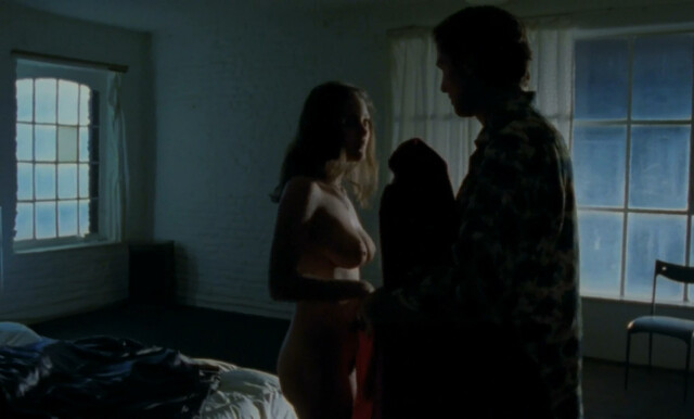 Marion Cotillard nude, Nozha Khouadra sexy - Chloe (1996)