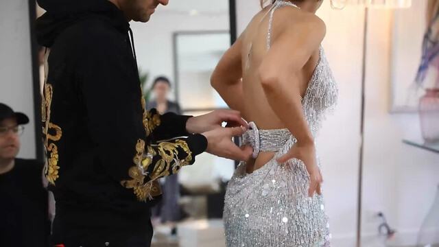 Jennifer Lopez sexy - Fashion Moments (2019)