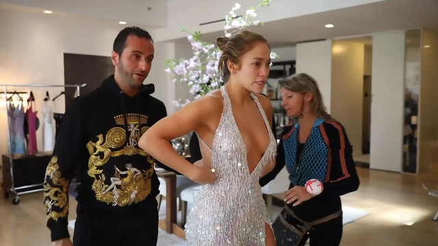 Jennifer Lopez sexy - Fashion Moments (2019)