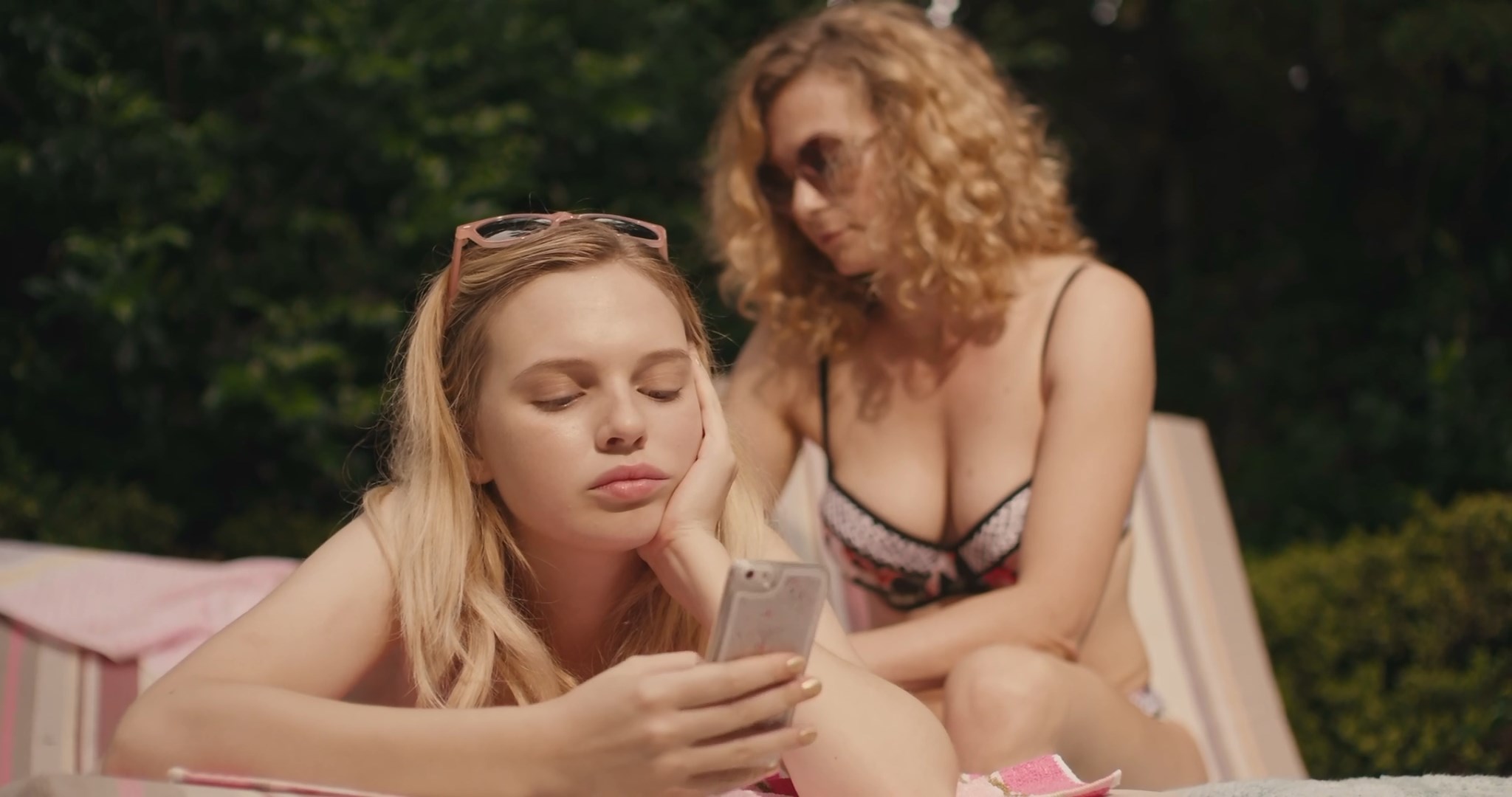 Leeanna Walsman sexy, Odessa Young sexy - Tangles and Knots (2017)