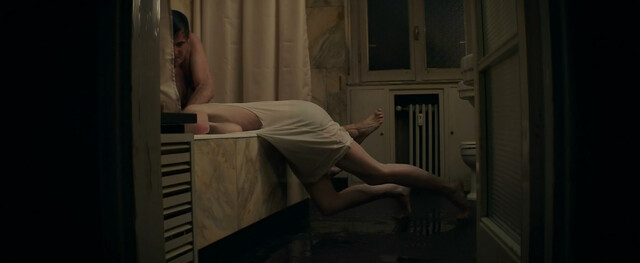 Elizabeth Debicki nude - The Burnt Orange Heresy (2019)