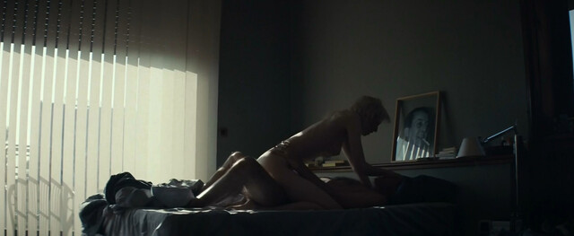 Elizabeth Debicki nude - The Burnt Orange Heresy (2019)