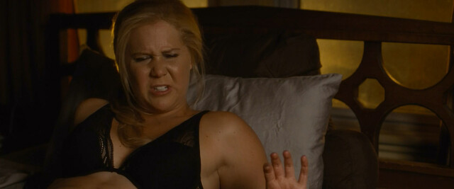 Amy Schumer sexy - Trainwreck (2015)