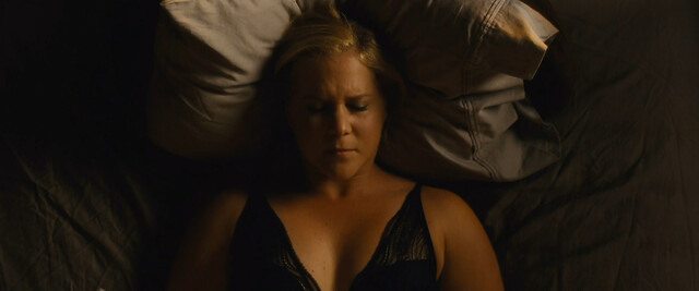 Amy Schumer sexy - Trainwreck (2015)