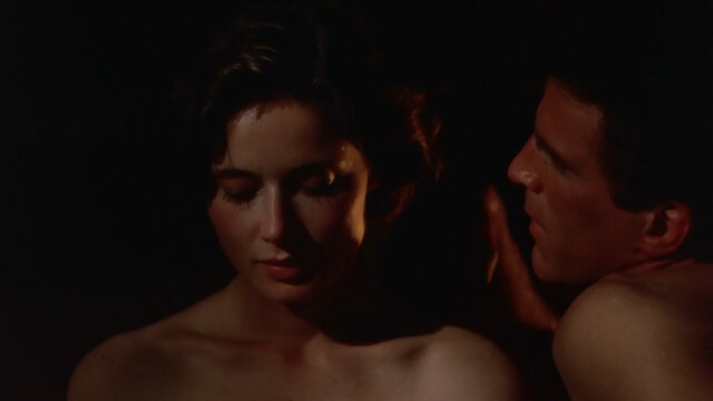 Isabella Rossellini sexy, Sean Young sexy - Cousins (1989)