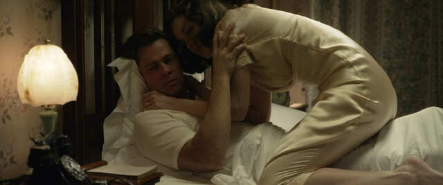 Marion Cotillard sexy - Allied (2016)