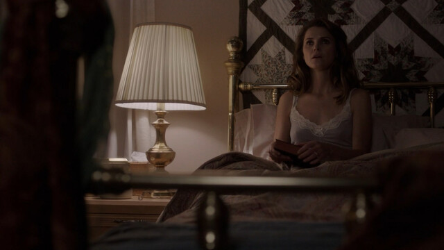 Keri Russell sexy– The Americans s04e02 (2016)