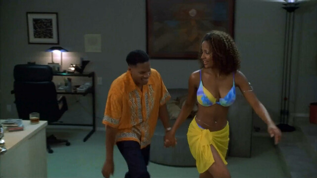 Kim Porter sexy, Gabrielle Union sexy, Susan Dalian sexy, Tamala Jones sexy, Julie Benz sexy - The Brothers (2001)