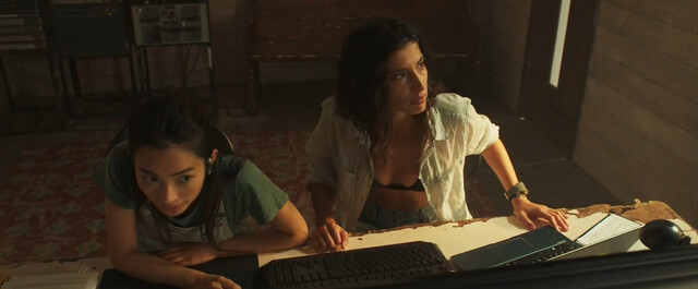 Tania Raymonde sexy - Deep Blue Sea 3 (2020)