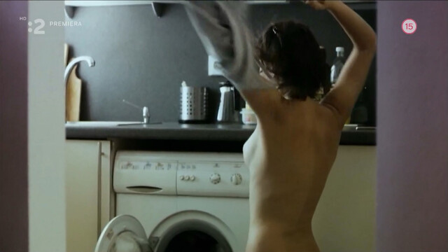 Tereza Nvotova nude, Anna Siskova sexy - Male oslavy (2008)