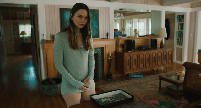 Liana Liberato sexy - The Beach House (2019)