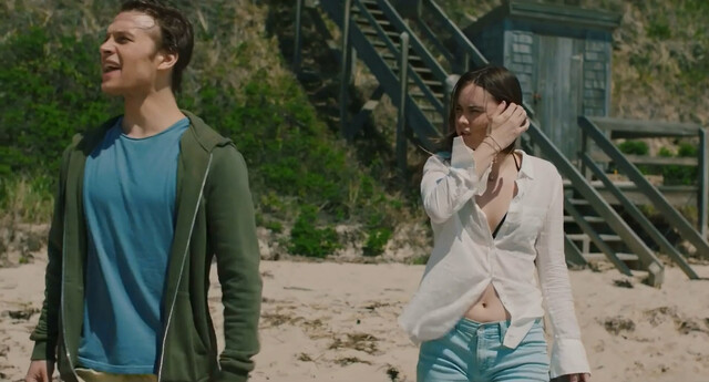 Liana Liberato sexy - The Beach House (2019)