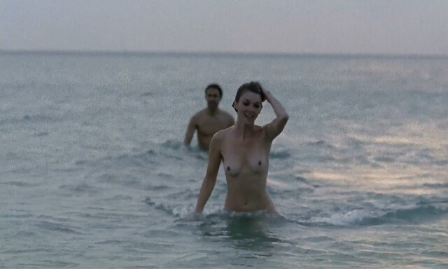 Allison Smith nude, Hedy Burress nude - Los anos barbaros (1998)