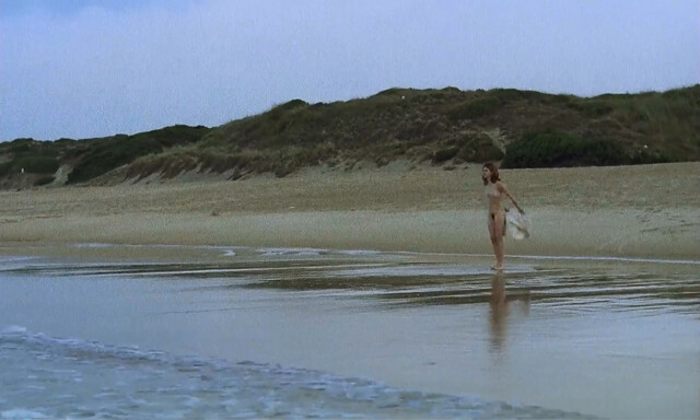 Allison Smith nude, Hedy Burress nude - Los anos barbaros (1998)