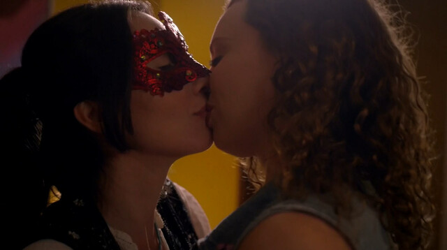 Rachel Paulson sexy, Julia Eringer sexy, Kari Alison Hodge sexy - Good Kisser (2019)