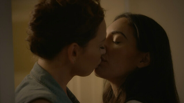 Rachel Paulson sexy, Julia Eringer sexy, Kari Alison Hodge sexy - Good Kisser (2019)