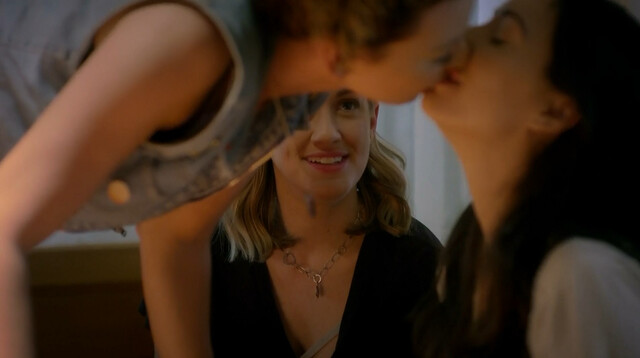 Rachel Paulson sexy, Julia Eringer sexy, Kari Alison Hodge sexy - Good Kisser (2019)