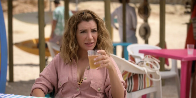 Nasim Pedrad sexy - Desperados (2020)