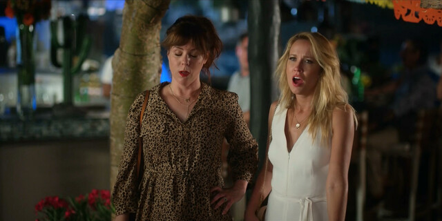 Anna Camp sexy, Sarah Burns sexy, Heather Graham sexy - Desperados (2020)