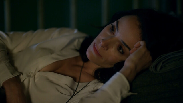 Abigail Spencer sexy - Timeless s01e01 (2016)