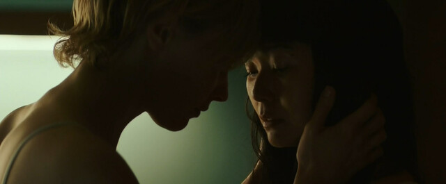 Sarah Gadon sexy, Lola Kirke sexy, Hong Chau sexy - American Woman (2019)