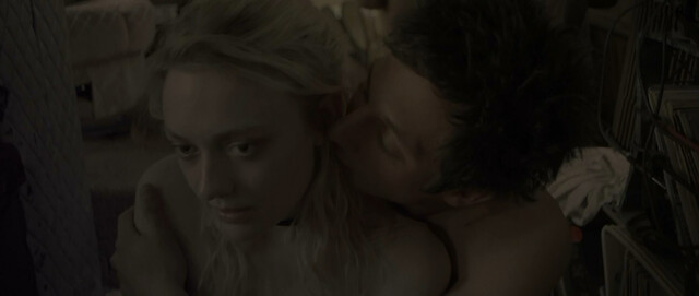 Dakota Fanning sexy, Evan Rachel Wood sexy - Viena and the Fantomes (2020)