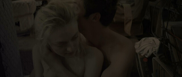 Dakota Fanning sexy, Evan Rachel Wood sexy - Viena and the Fantomes (2020)