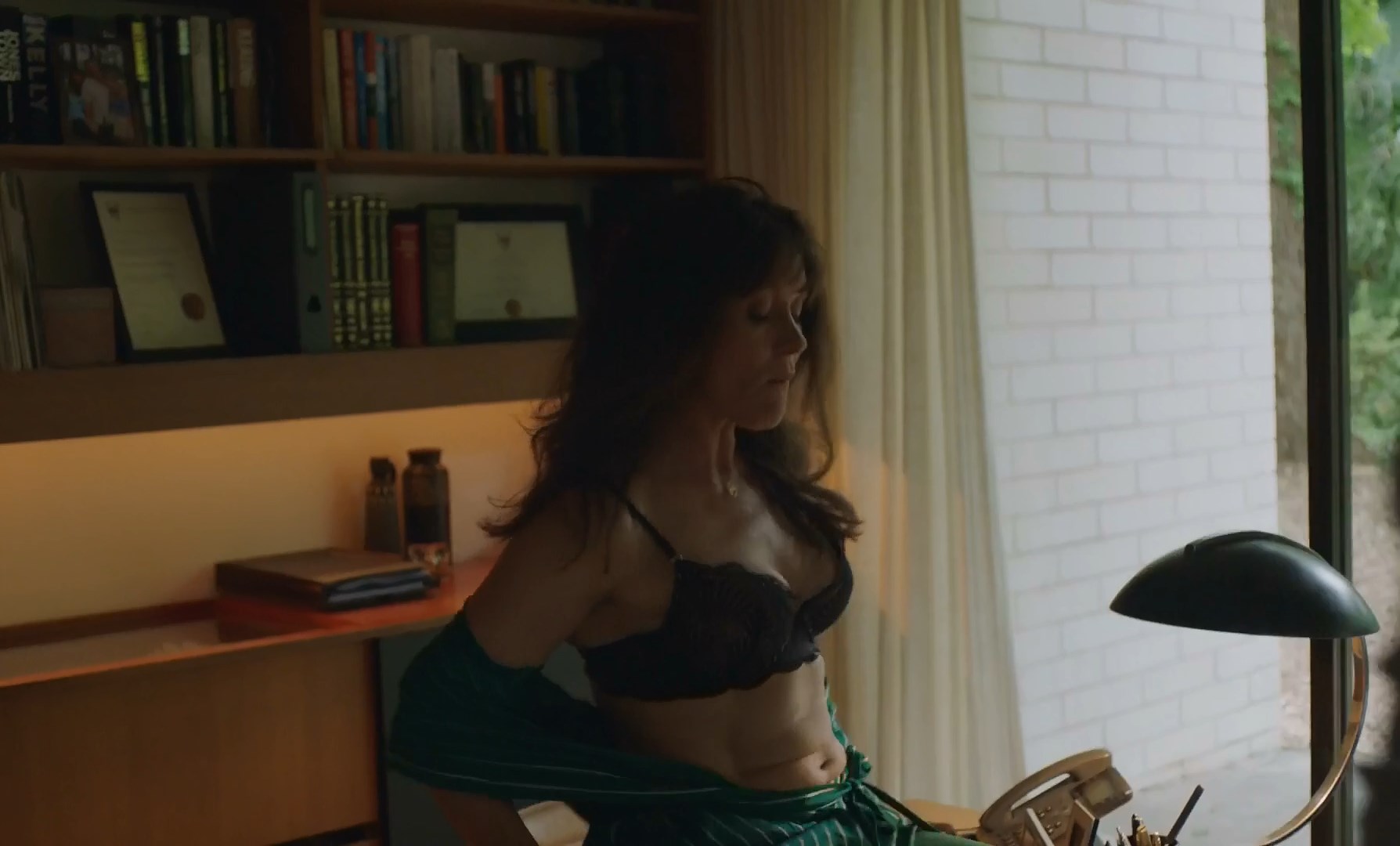 Essie Davis sexy, Eliza Scanlen sexy - Babyteeth (2019)