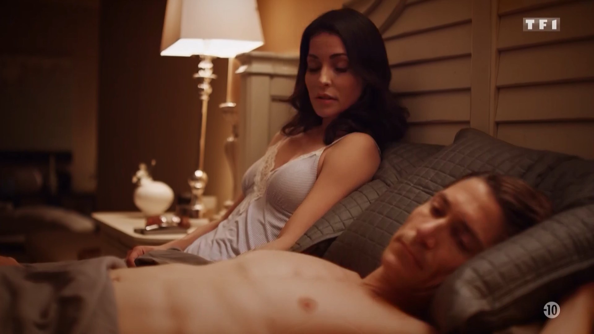 Emmanuelle Vaugier sexy - Stranger In The House (2016)