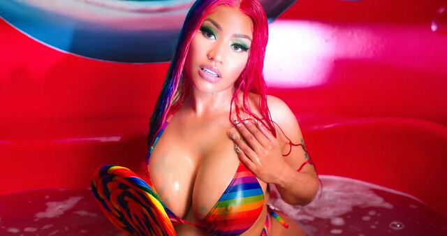 Nicki Minaj sexy - Trollz (2020)