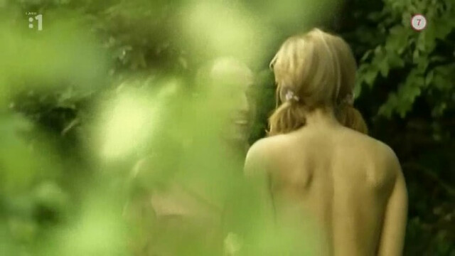 Vica Kerekes nude - Konecna Stanica (2004)