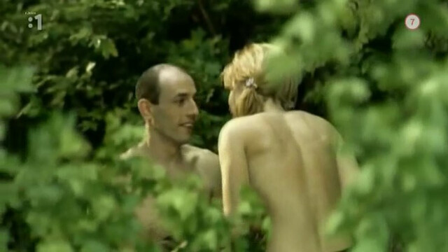 Vica Kerekes nude - Konecna Stanica (2004)