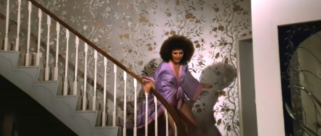 Mary Elizabeth Mastrantonio sexy - Scarface (1983)