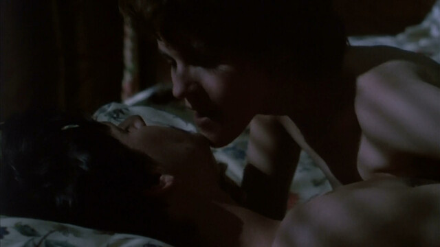 Ally Sheedy nude, Julie Carmen sexy - Blue City (1986)