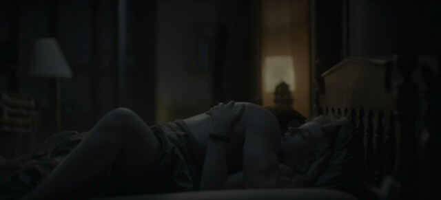 Julia Garner sexy - Ozark s03e06e08 (2020)