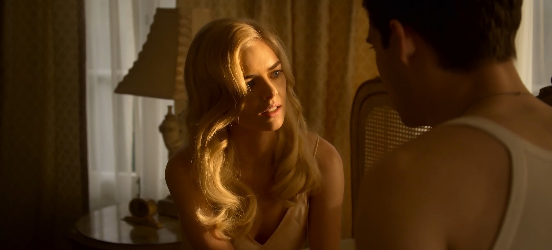 Samara Weaving sexy - Hollywood s01e03-07 (2020)