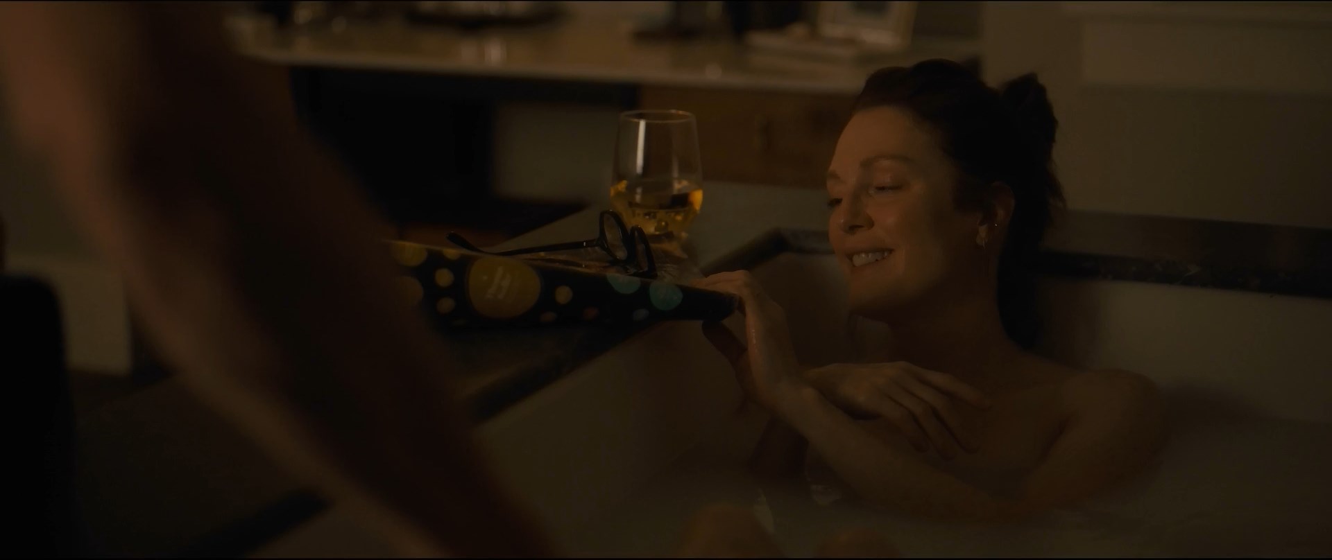 Julianne Moore sexy - After the Wedding (2019)