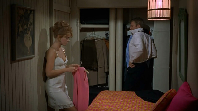 Jane Fonda sexy - Barefoot in the Park (1967)