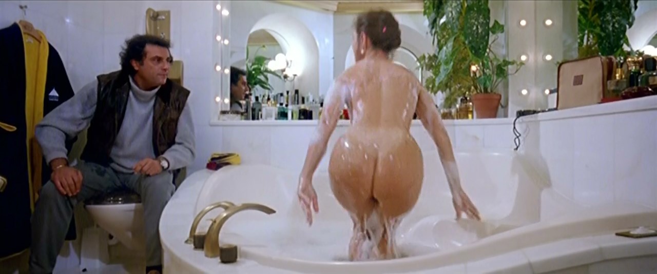 Corinne Clery nude, Gianina Facio sexy - Vacanze di Natale ’90 (1990)