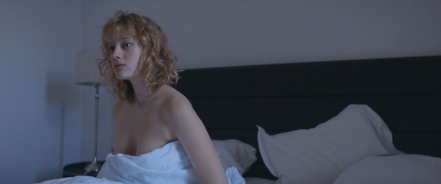 Nadia Tereszkiewicz nude, Valeria Bruni-Tedeschi nude, Juliet Doucet nude - Seules les betes (2019)