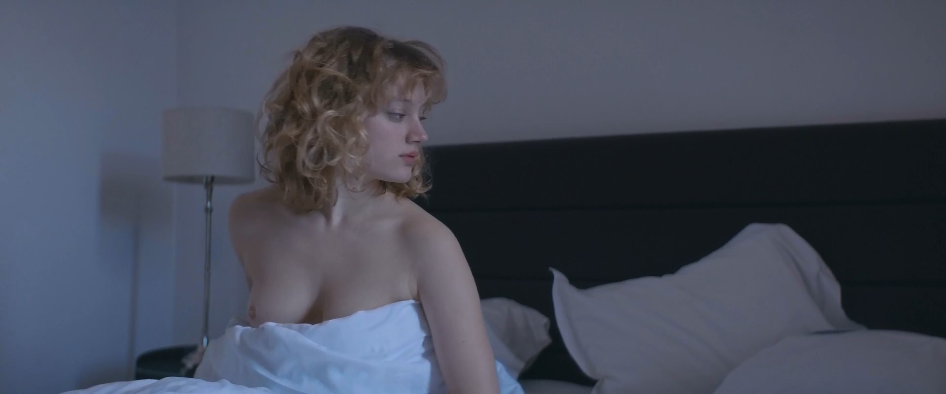 Nadia Tereszkiewicz nude, Valeria Bruni-Tedeschi nude, Juliet Doucet nude - Seules les betes (2019)