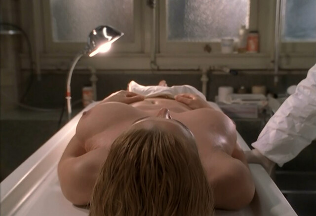 Veronica Hart nude - Six Feet Under s01e05 (2001)