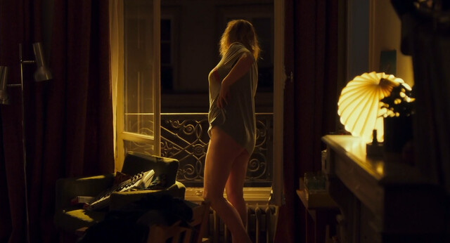 Karin Viard nude, Leila Bekhti sexy - Chanson douce (2019)