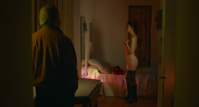 Mathilde Ulmer nude, Lola Naymark sexy, Anais Demoustier sexy - Gloria Mundi (2019)