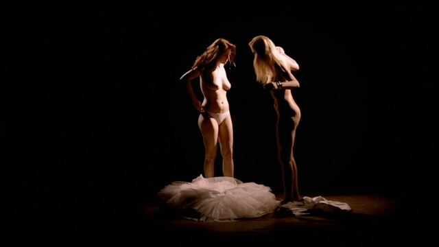 Patricia Niedermeier nude, Ana Abbott nude - Dois Casamentos (2014)