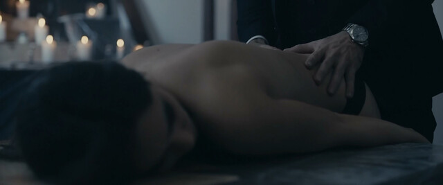 Alicia Sanz nude - En Brazos de un Asesino (2019)